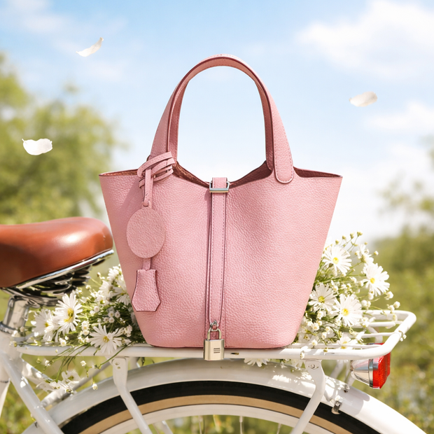 <h2>Timeless Handbags, Modern Style</h2>